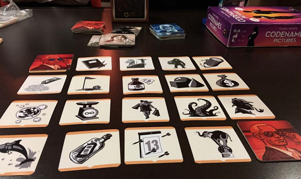 codenames pictures team board game